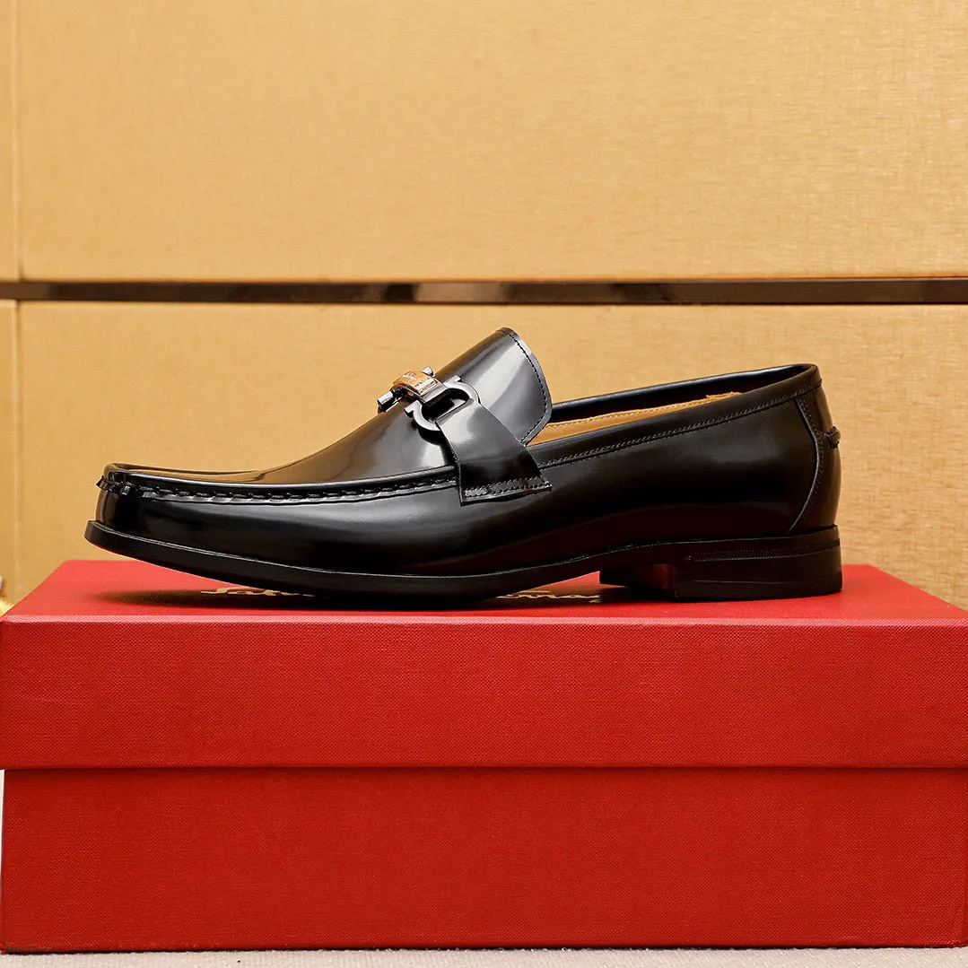 Men's shoes 💰460 💐 Product trademark: Ferragamo "Ferragamo" casual leather shoes Regular size: 38-44 (45.46🉑️customized) Product materials: Selected imported first-layer open-edge beaded cowhide leather upper + luxury hardware buckle, imported water-dyed cowhide leather lining. Strong three-dimensional visual effect, original rubber outsole Color: 1⃣️color optional